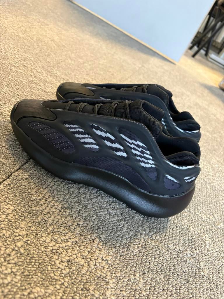 Yeezy 700 - Nieuw en ongedragen, Ophalen of Verzenden, Nieuw, Zwart, Sneakers of Gympen