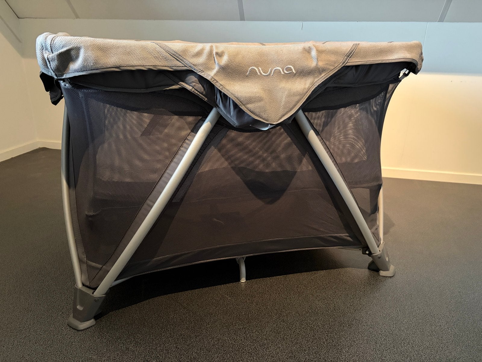 Nuna Sena campingbedje - Zo goed als nieuw, Kinderen en Baby's, Ophalen, Zo goed als nieuw, Reisbedje