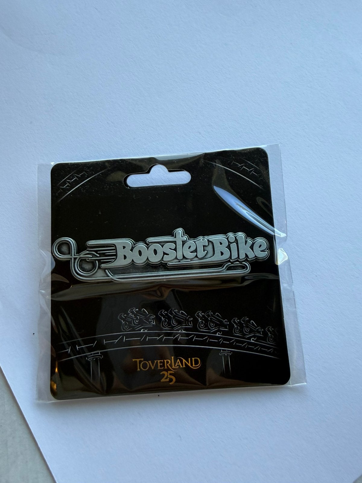Toverland BoosterBike Pin, Verzamelen, Ophalen of Verzenden, Nieuw, Overige onderwerpen, Speldje of Pin