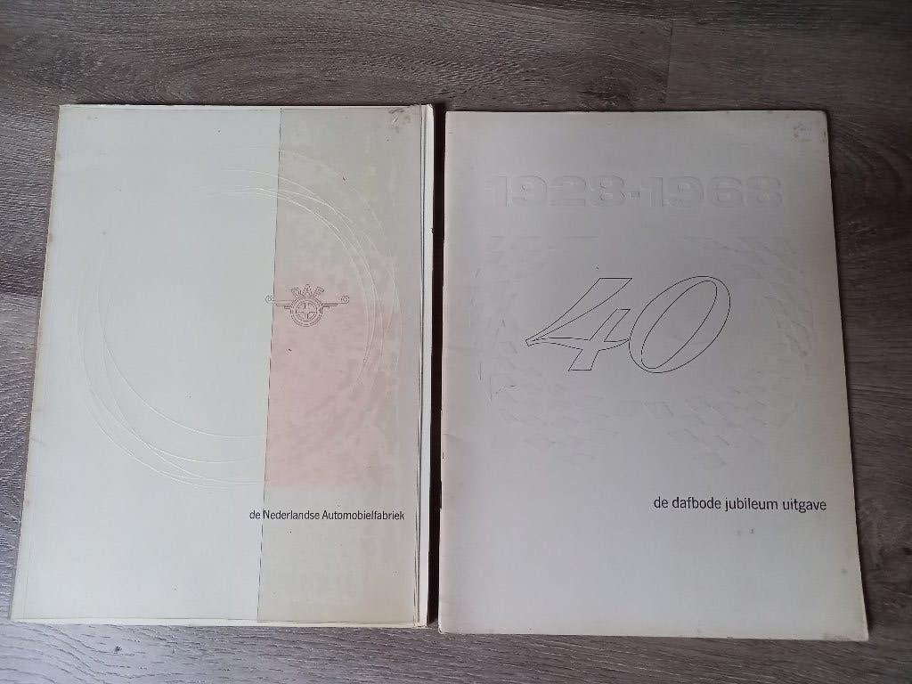 2 boeken Daf 40 jaar, Ophalen of Verzenden, Gelezen, Tractor en Landbouw