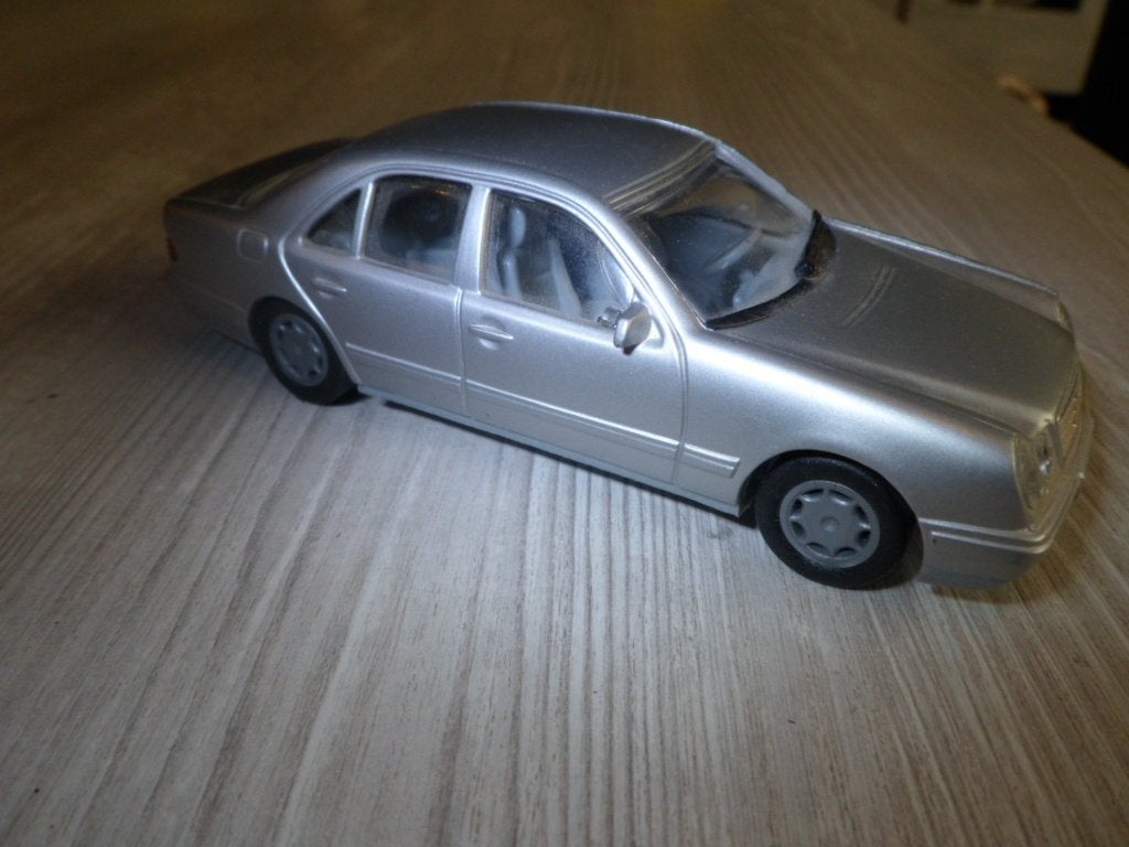 Dickie - Mercedes E-klasse W210 [zilver] 1/36, Hobby en Vrije tijd, Ophalen of Verzenden, Gebruikt, Auto