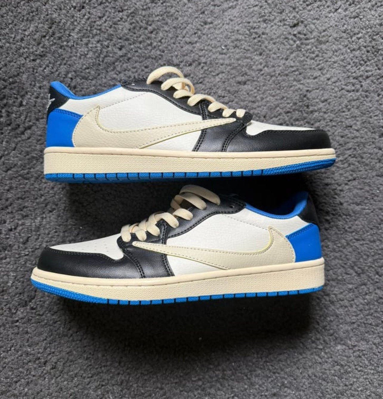 Travis scott, Blauw, Nieuw, Ophalen of Verzenden, Sneakers of Gympen