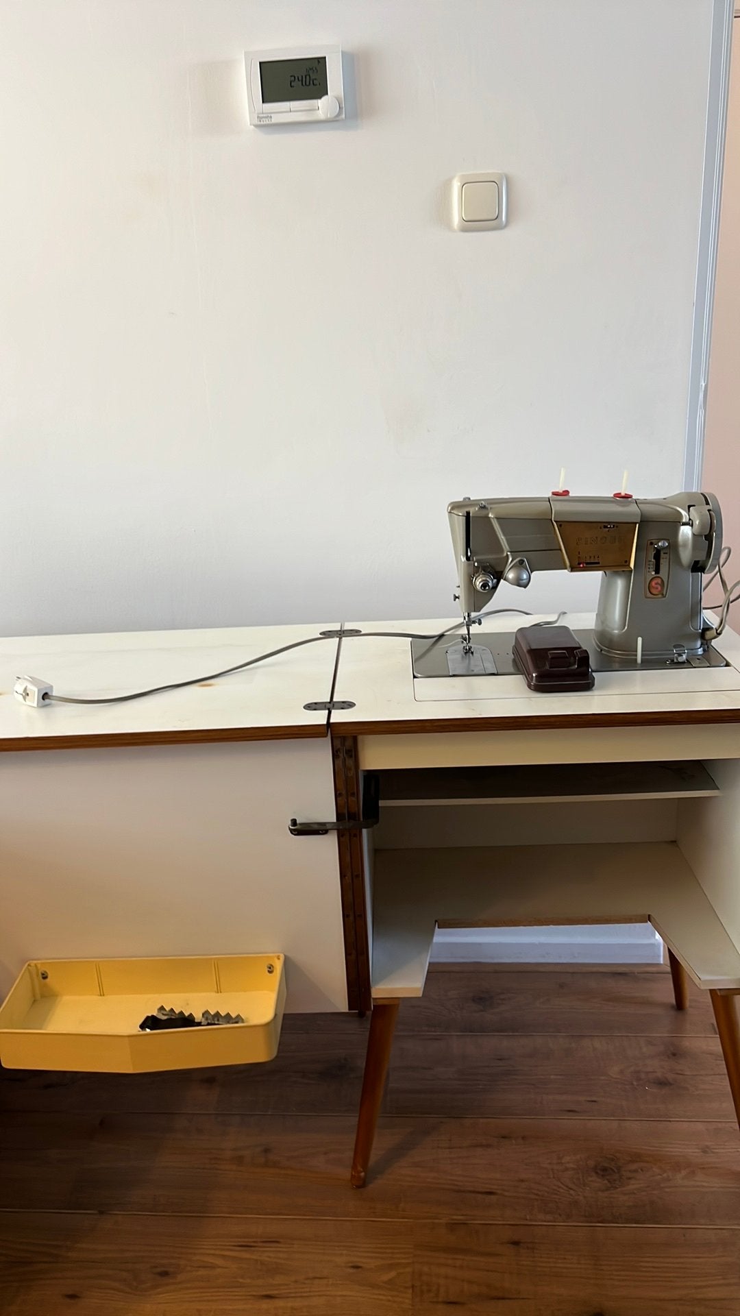 Vintage Singer Sewing Machine + Table, Ophalen, Gebruikt, Naaimachine, Singer