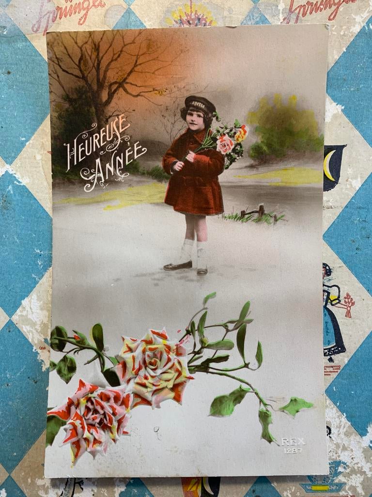 1924 Heureuse Année - meisje in rode jas (NN), Ophalen of Verzenden, 1920 tot 1940, Gelopen, Feest(dag)