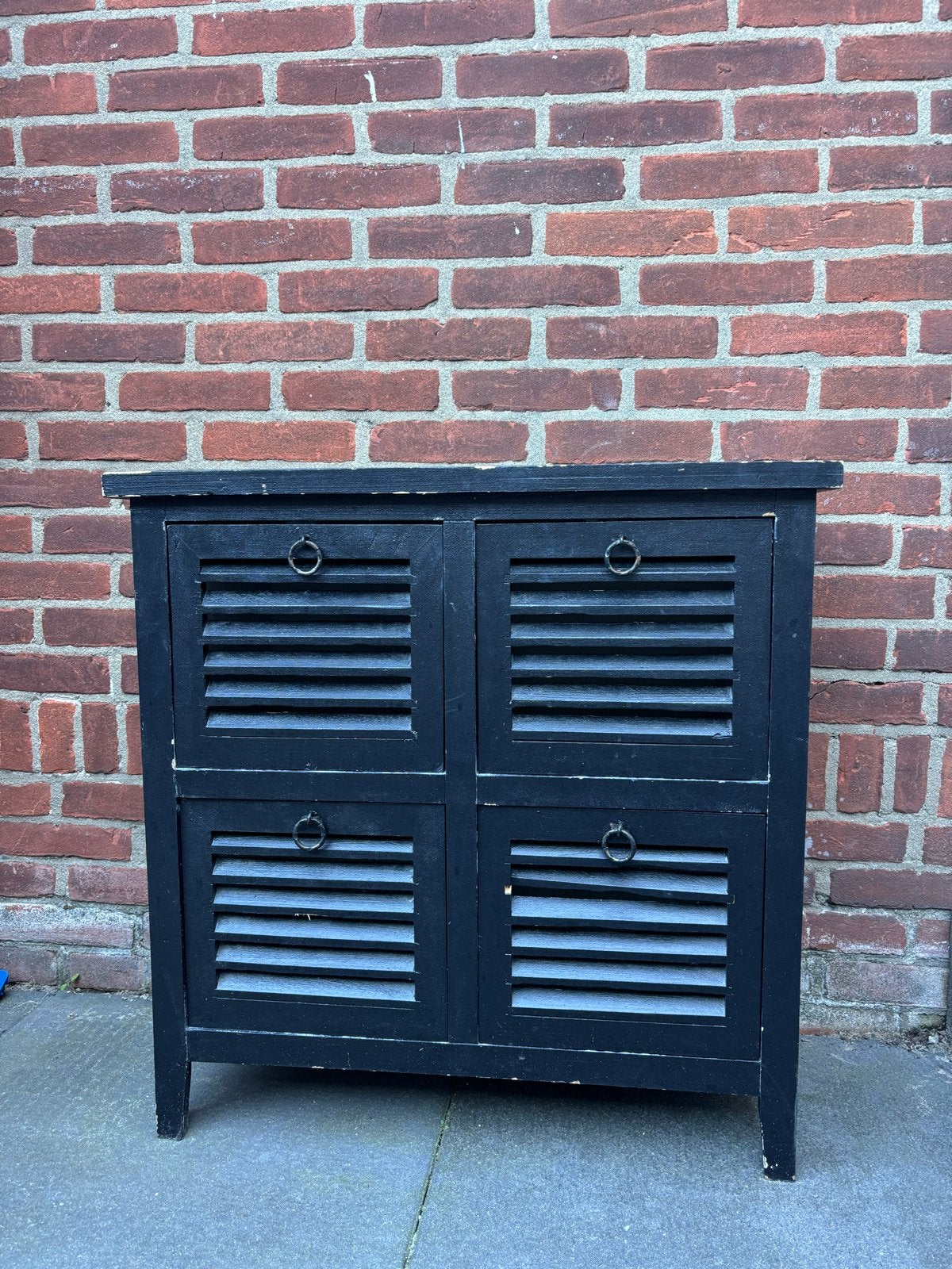 Zwart houten kastje met louvre deurtjes, Ophalen of Verzenden, Gebruikt