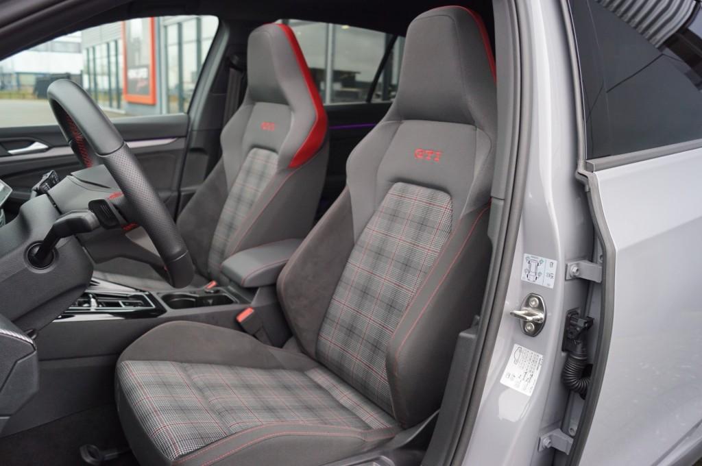 Volkswagen GOLF GTI DSG 265pk Facelift / Panodak / Black/ 19, Auto's, Stuurwielverwarming, Gebruikt, Huisgarantie, 4 cilinders