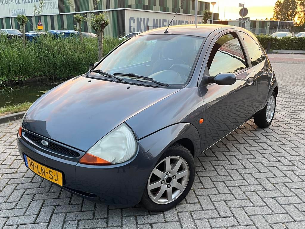 Ford Ka 1.3 I 44KW 2003 Grijs / AIRCO / LM VELGEN / APK*, Voorwielaandrijving, 1299 cc, 15 km/l, 31 €/maand