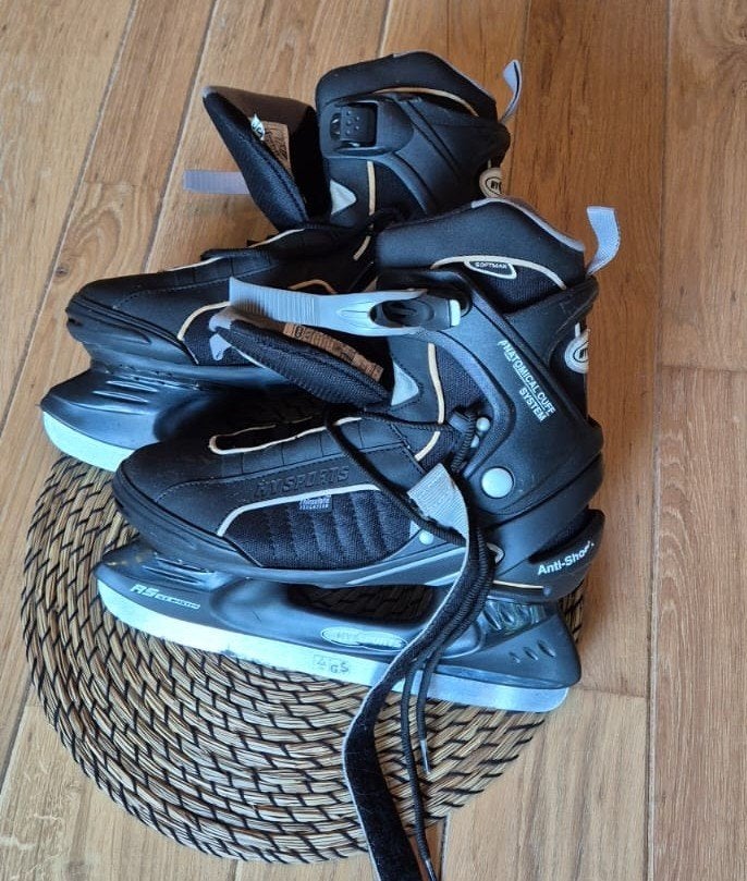 ijshockey schaatsen MT 43 en stick, Sport en Fitness, IJshockey, Ophalen, Gebruikt, Schaatsen