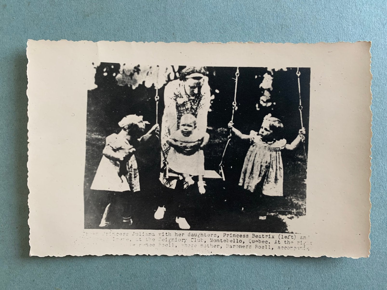 Canada - prinses Juliana met Beatrix en Irene, Ophalen of Verzenden, Gebruikt, Nederland, Kaart, Foto of Prent