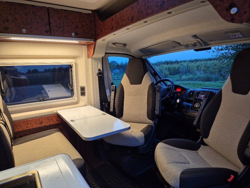Hymer buscamper COMPACT 5.99m AUTOMAAT, opklapbaar LENGTEBED, Automaat, Buscamper of Camperbus, Ringverwarming, Fiat
