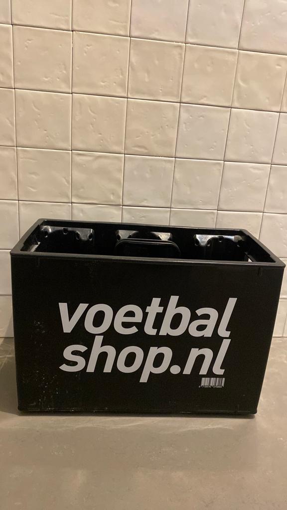 Voetbalshop bidonkrat / krat, Ophalen, Gebruikt