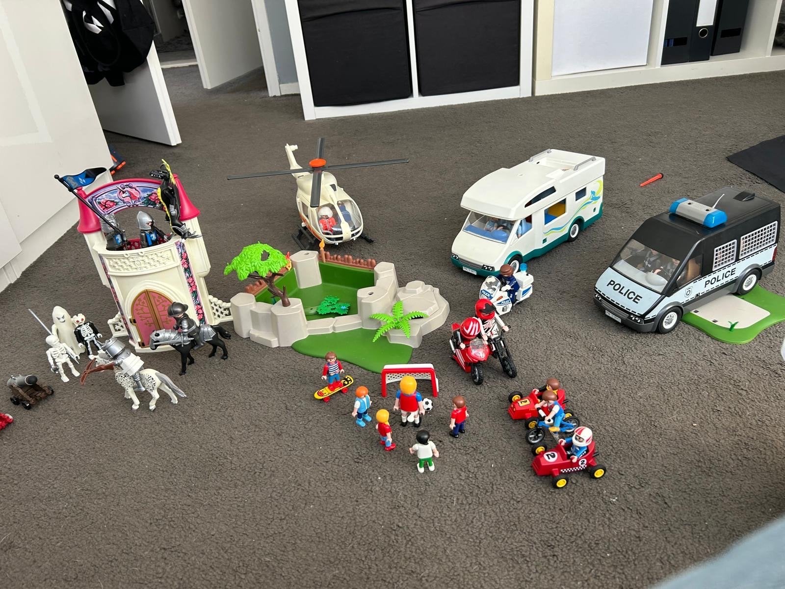 Grote Playmobil set: Kasteel, Politie, Camper, Helikopter