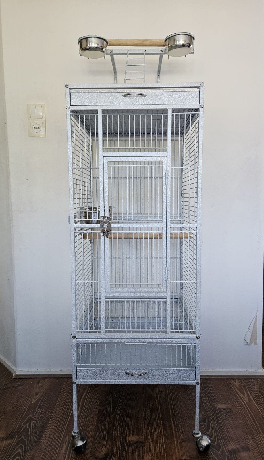 Prachtig witte vogelkooi voor kleine papegaai/valkparkiet, Ophalen, Zo goed als nieuw, Metaal, Vogelkooi