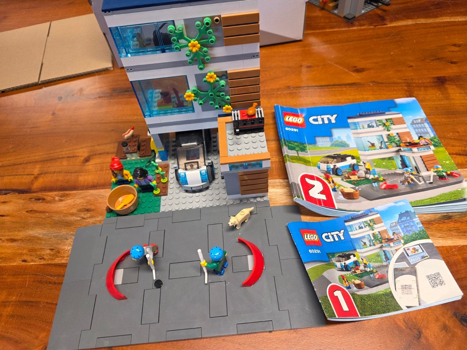 LEGO City 60291 Familiehuis - Compleet met boekjes, Kinderen en Baby's, Speelgoed | Duplo en Lego, Ophalen of Verzenden, Zo goed als nieuw