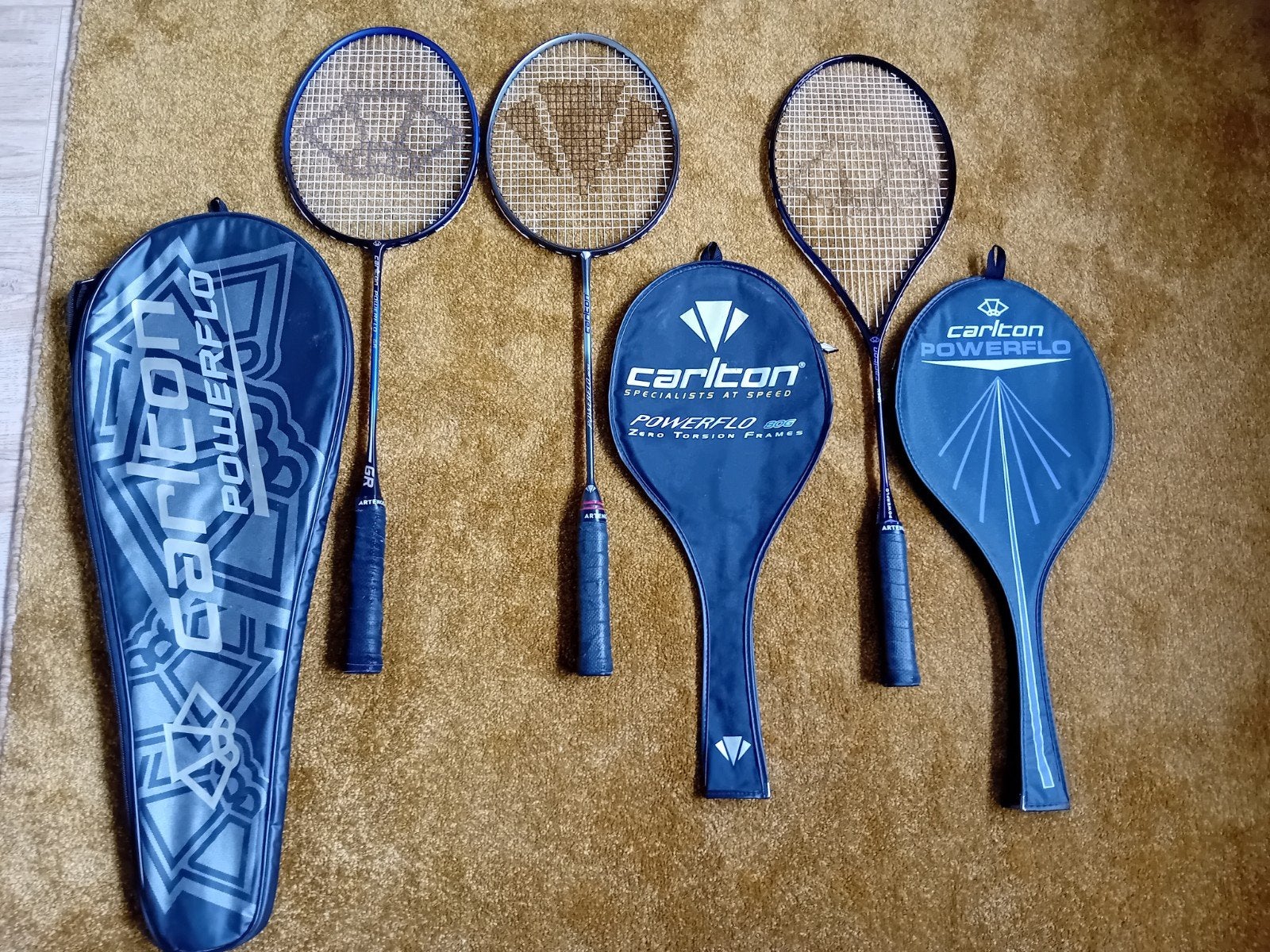 Carlton Powerflo Badmintonrackets - Set van 3 met hoezen, Sport en Fitness, Badminton, Ophalen, Racket(s)