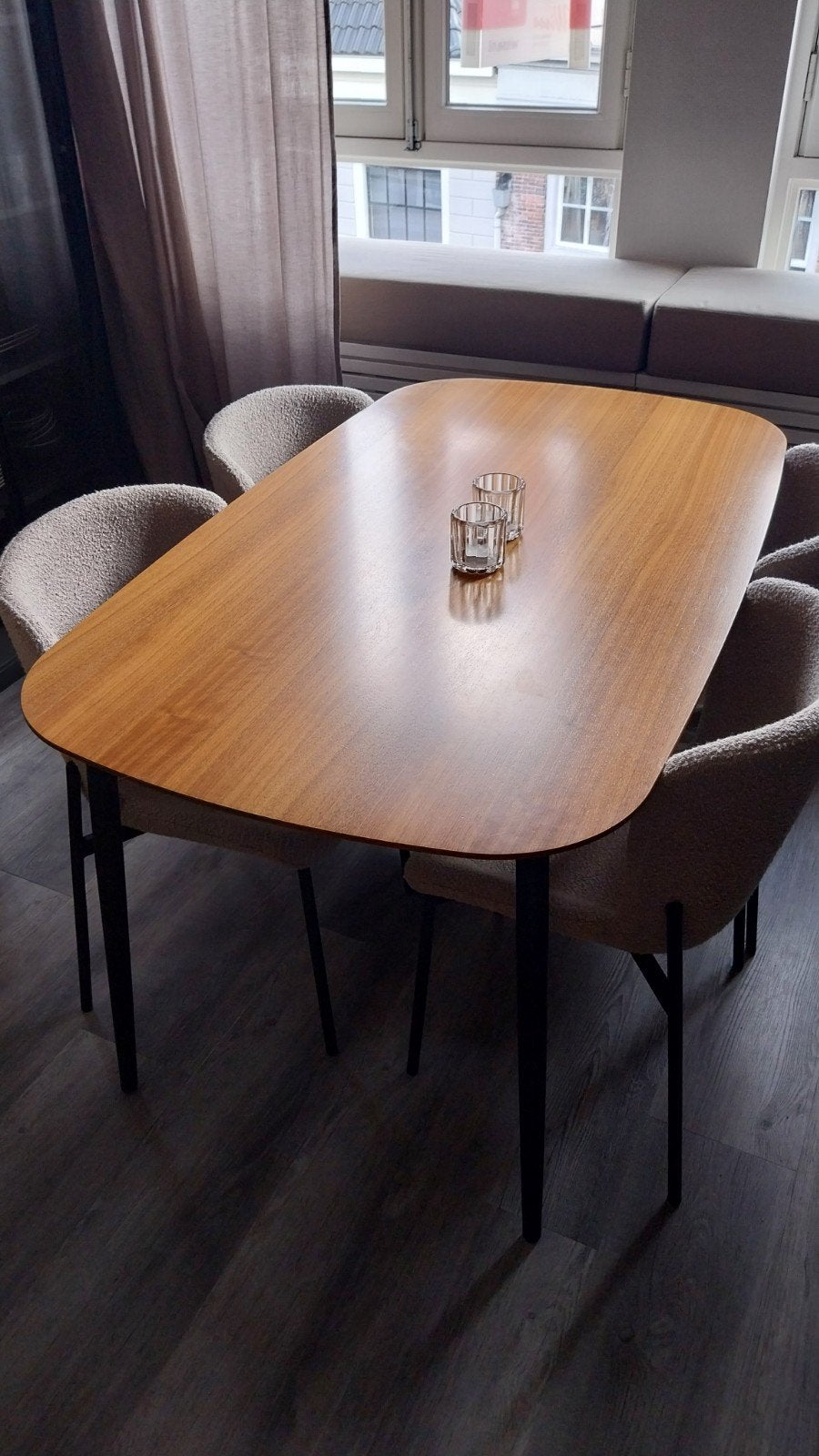 BoConcept Notenhouten Eettafel - Modern en Stijlvol, Huis en Inrichting, Tafels | Eettafels, Gebruikt, 100 tot 150 cm, Modern, Scandinavisch