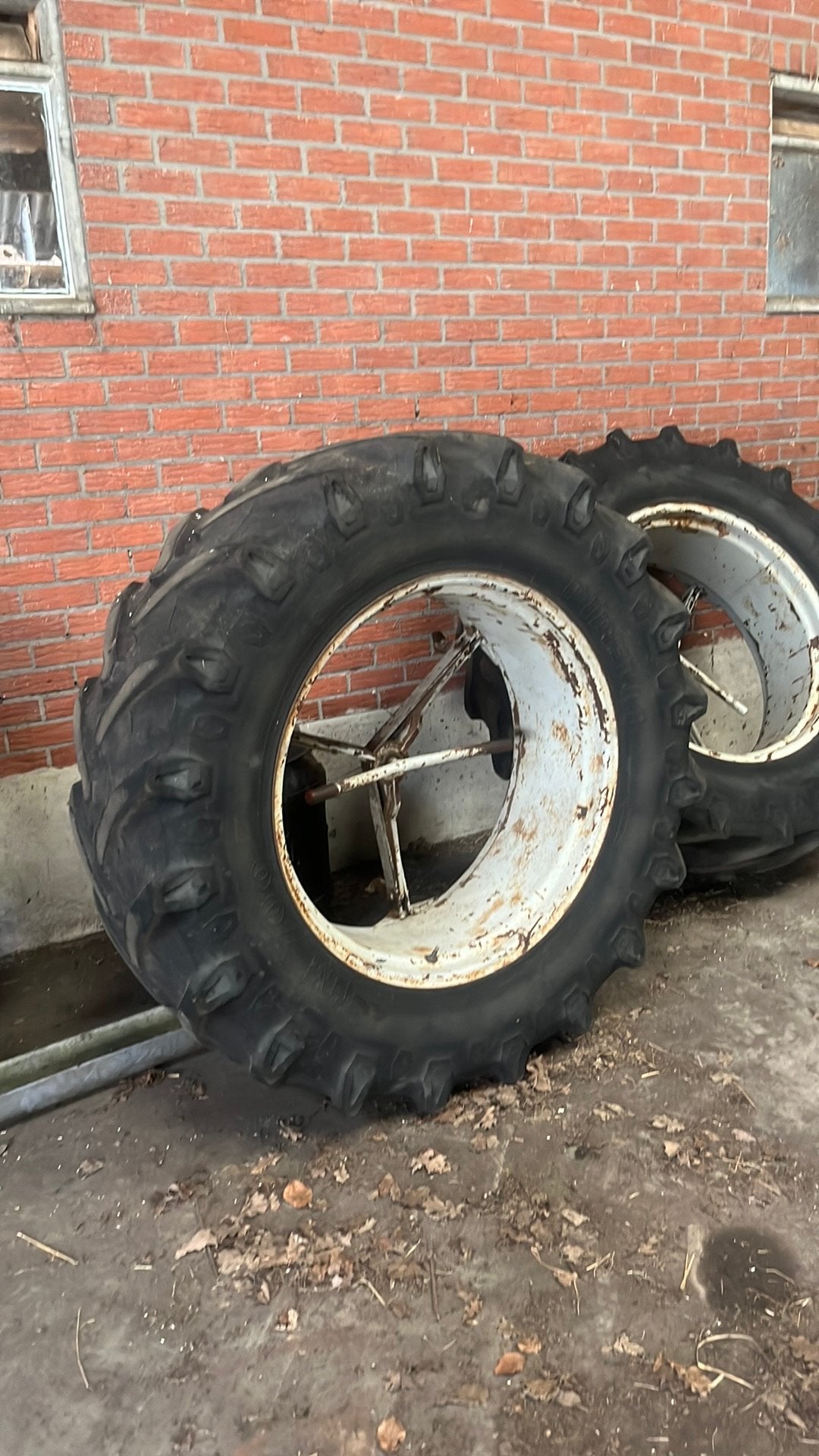 Pirelli dubbellucht trekkerbanden te koop, Ophalen