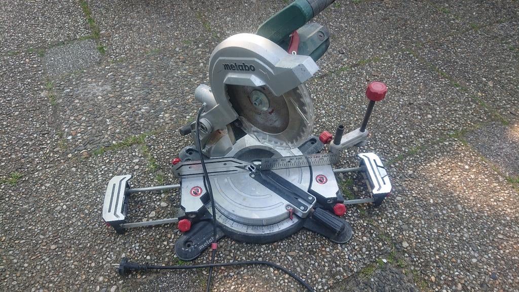 Metabo KS 216 M Afkortzaag - Compact en Krachtig, Doe-het-zelf en Verbouw, Gebruikt, Ophalen of Verzenden, Afkortzaag, 30 tot 70 mm