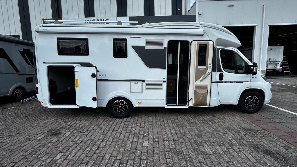 Adria Matrix Plus 670 SL Standkachel, Fietsdrager, Automaat, Afzuigkap, Fiat, Hagelvast dak