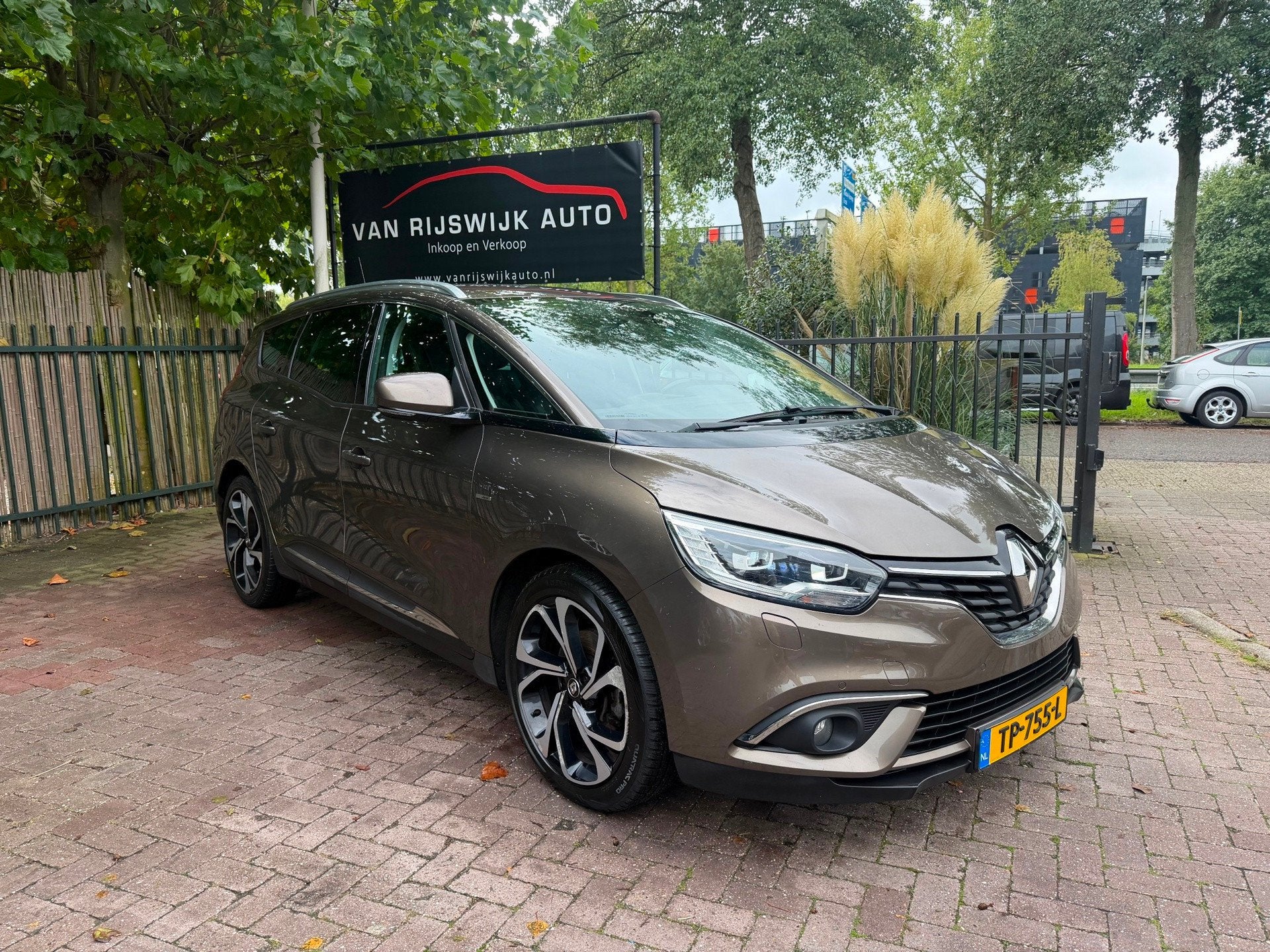 Renault Grand Scénic 1.6 dCi Bose 7Pers Ex Bpm Leder Head-U, Auto's, Gebruikt, Euro 6, 4 cilinders, Bedrijf