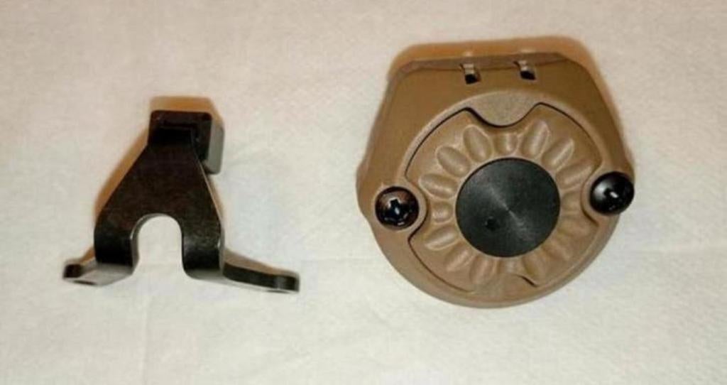 Streamlight Coyote Sidewinder helmbevestiging., Verzamelen, Militaria | Algemeen, Landmacht, Helm of Baret, Overige gebieden, Ophalen of Verzenden