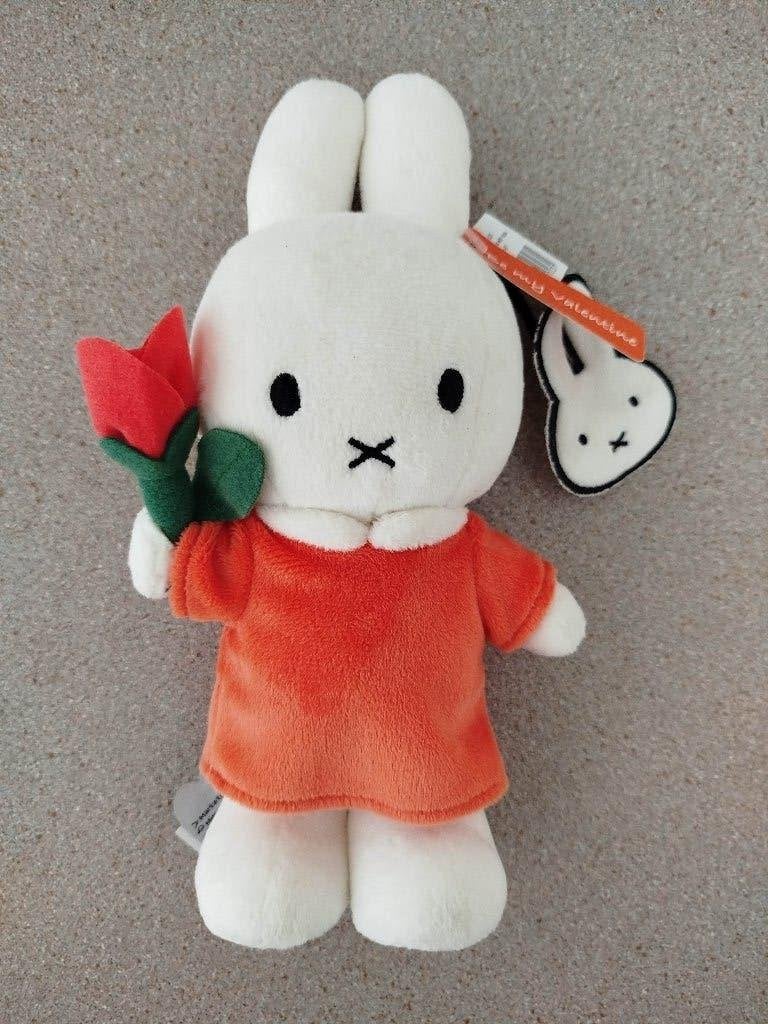 Knuffel van Nijntje met roos - Dick Bruna - Be my valentine, Overige merken, Konijn, Nijntje, Ophalen of Verzenden