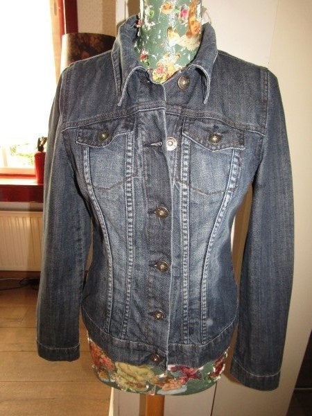 D145 Promiss mt 36 jasje denim spijkerjasje, Kleding | Dames, Jasjes, Kostuums en Pakken, Promiss, Zo goed als nieuw, Jasje, Maat 36 (S)