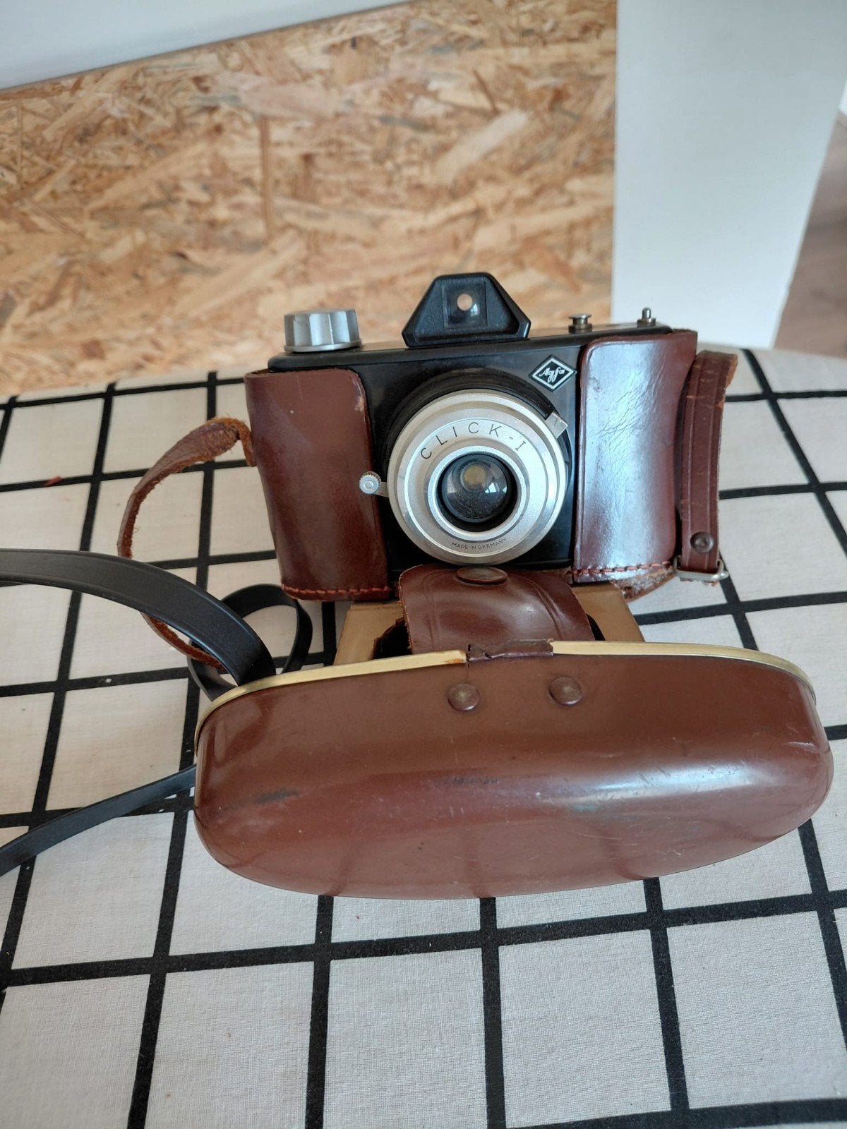 2 vintage fotocamera's  agfa click 1 en agfamatic 100, Ophalen of Verzenden, 1940 tot 1960, Fototoestel