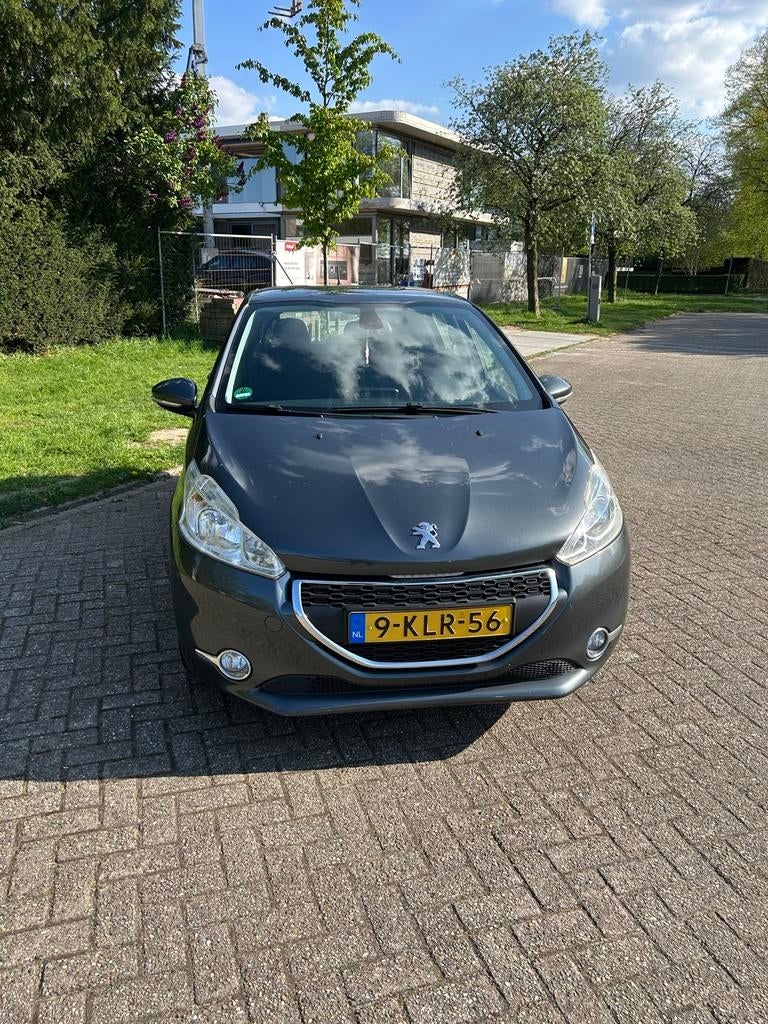 Peugeot 208 1.2 VTI 60KW/82PK 5-D 2013 Grijs, Auto's, Peugeot, Voorwielaandrijving, 31 €/maand, 1199 cc, Origineel Nederlands