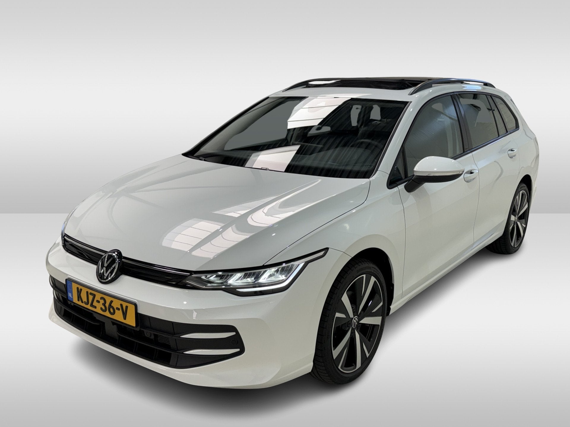 Volkswagen Golf Variant 1.5 eTSI 150pk DSG Style | Pano dak, 4 cilinders, 700 kg, 116 pk, Wit