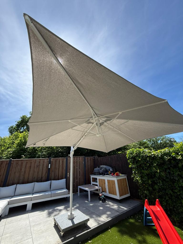 Santika parasol 300x300 cm lichtgrijs zweefparasol, Tuin en Terras, Ophalen, Verstelbaar, 3 tot 4 meter, Zweefparasol