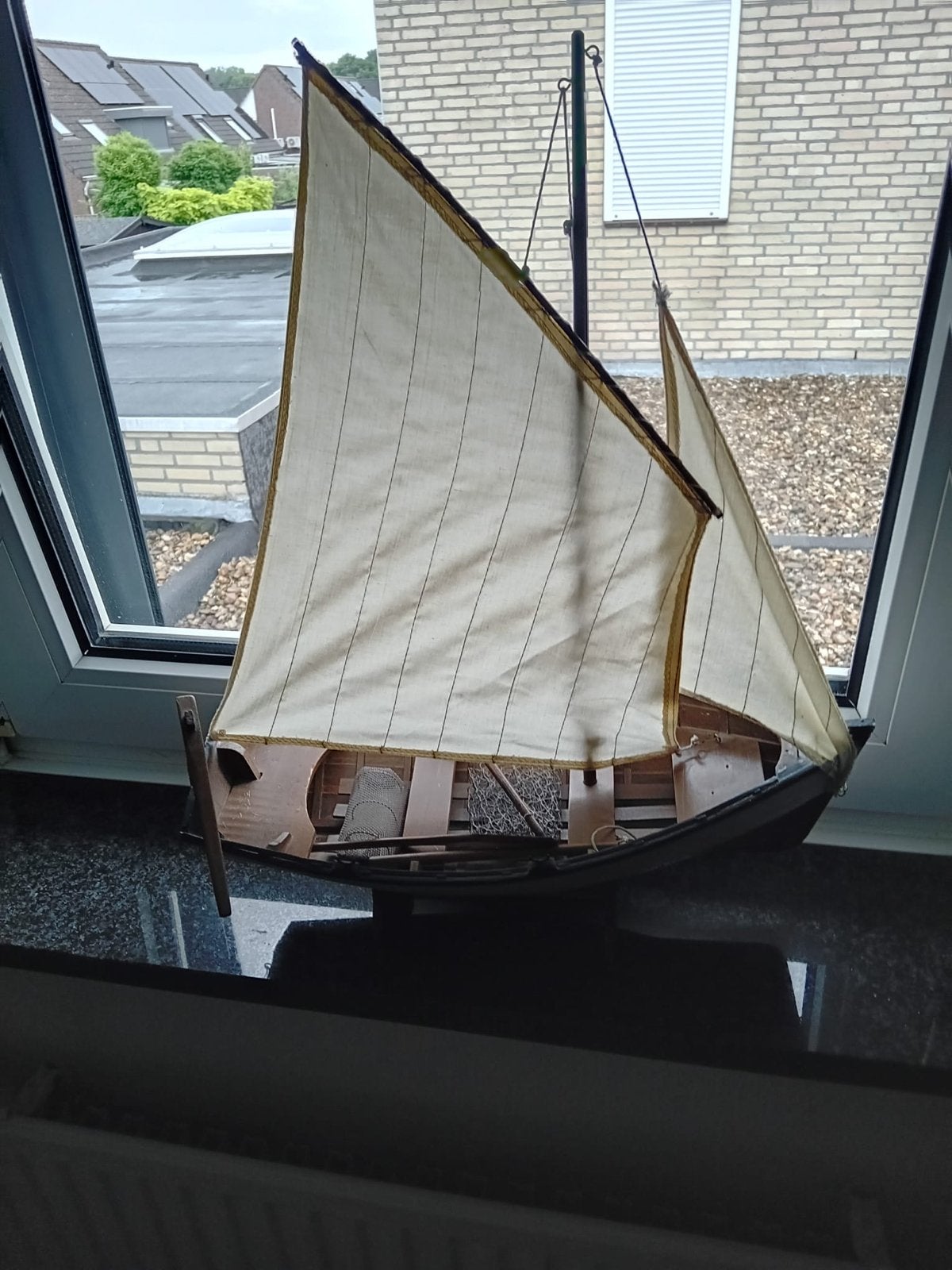 Leuk decoratief vissersbootje met zeilen, Ophalen, Gebruikt