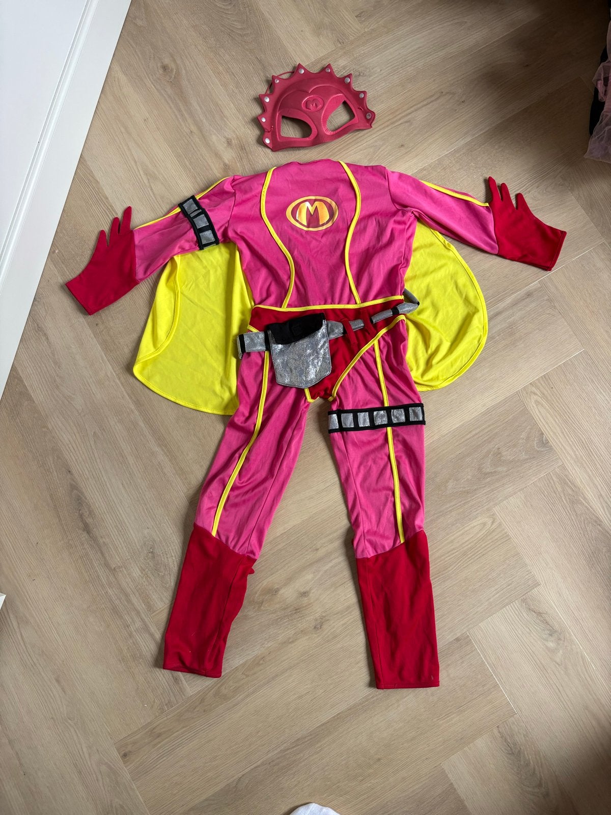 Mega Mindy verkleedpak met cape en masker, Ophalen of Verzenden, Gebruikt, 122 t/m 128, Meisje