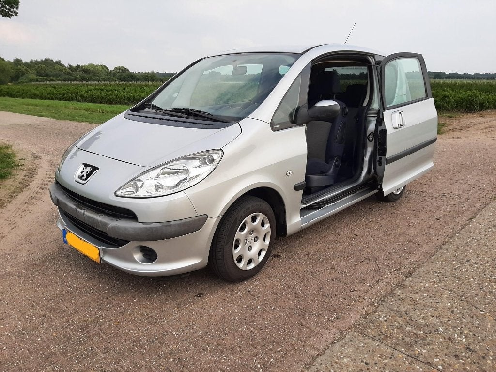 Peugeot 1007 1.4 2007 Grijs, Auto's, Peugeot, Voorwielaandrijving, 1360 cc, 4 cilinders, 4 stoelen