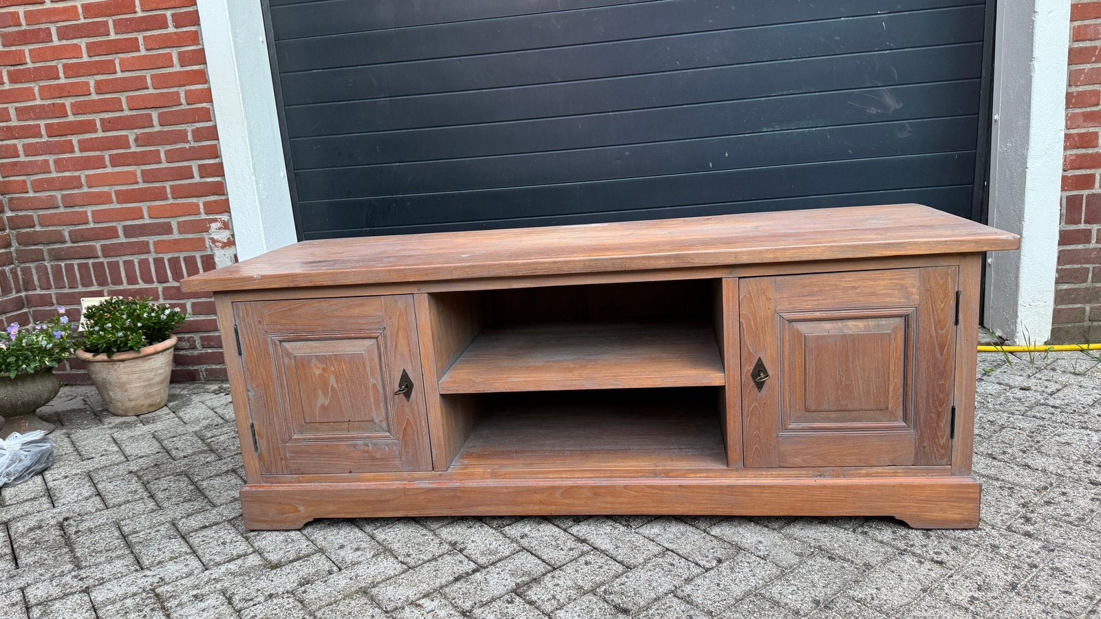 Eikenhouten tv meubel. Onbeschadigd. Licht grey wash, Ophalen, 150 tot 200 cm, Eikenhout, Zo goed als nieuw