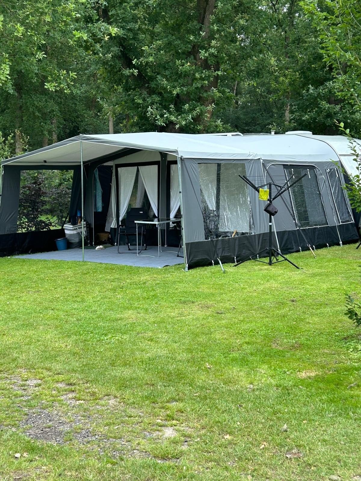 Beyerland 470 TKM met nieuwe voortent en mover, Caravans en Kamperen, Frans bed, Treinzit, Particulier, Beyerland