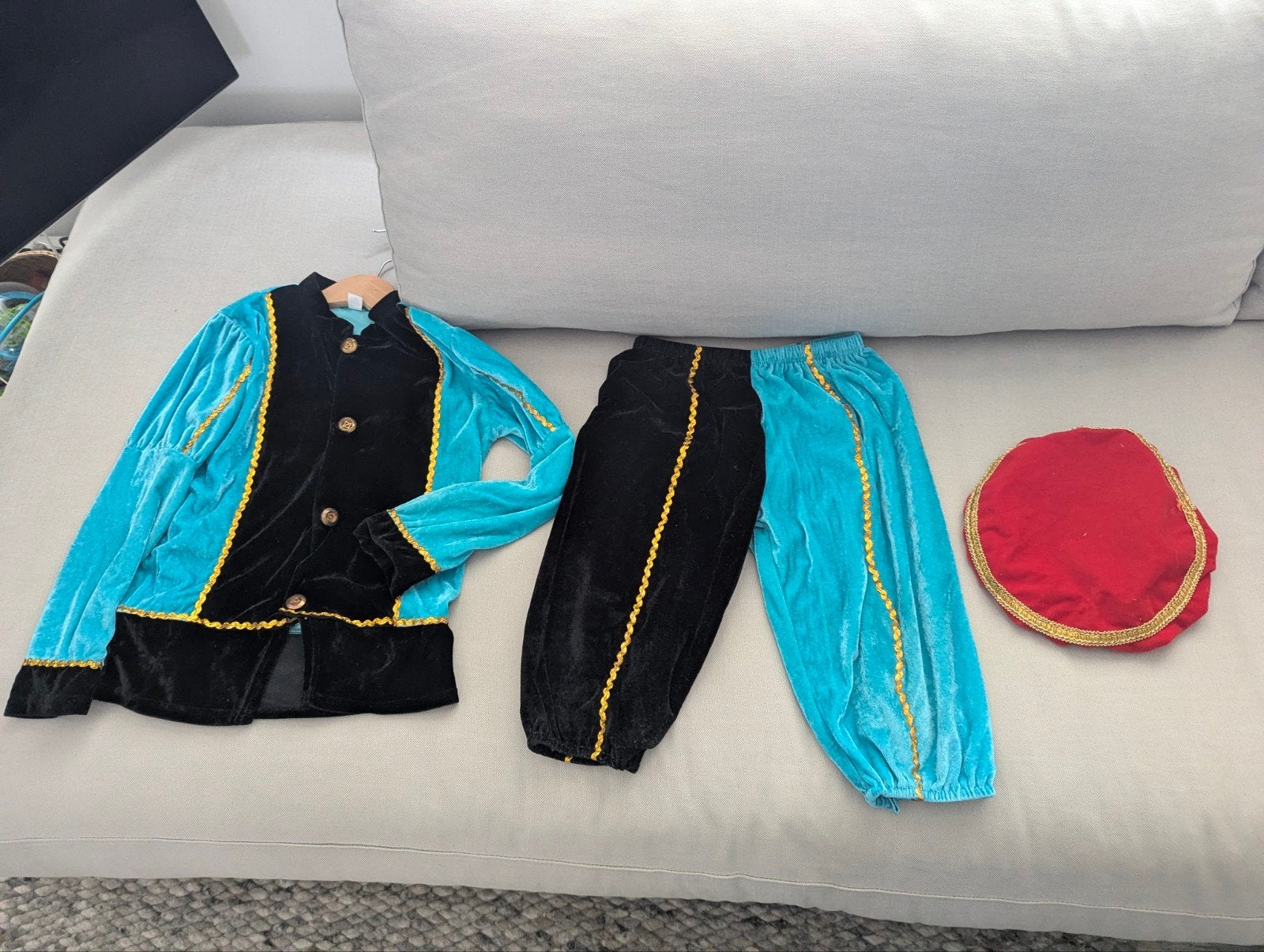 Luxe Pietenpak kind turquoise zwart velours - Maat 140 -, Ophalen of Verzenden, Nieuw, Jongen of Meisje