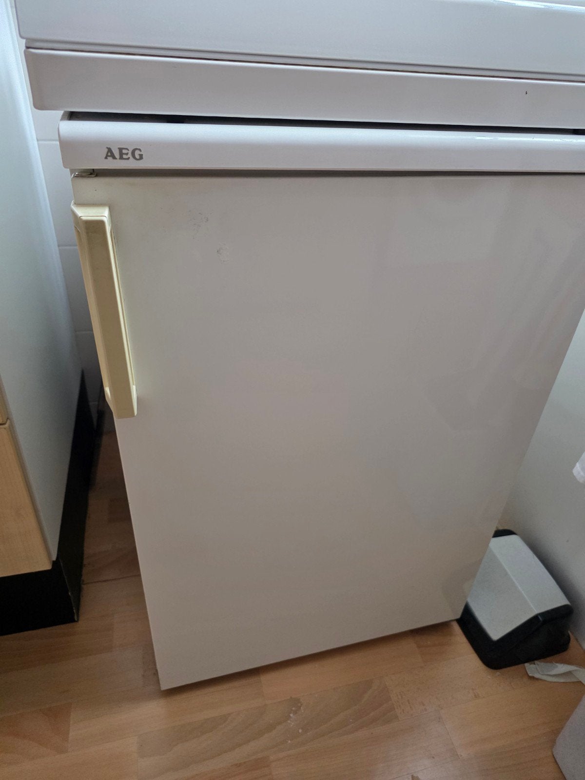 AEG Koelkast - compact, Witgoed en Apparatuur, Koelkasten en IJskasten, Gebruikt, 75 tot 100 liter, 45 tot 60 cm, Met vriesvak