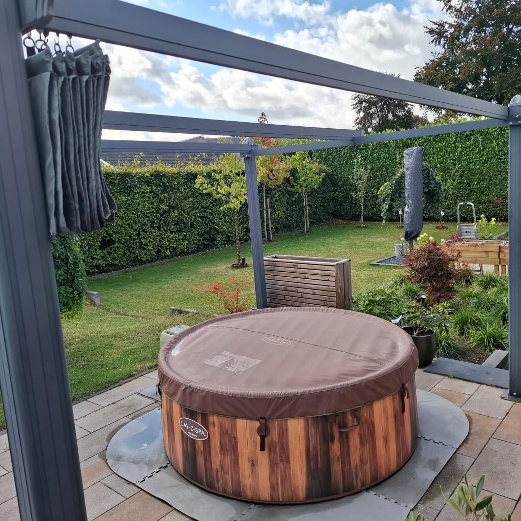 Lay-Z Spa Helsinki Airjet Plus spa – 5 (max. 7) pers., Tuin en Terras, Bubbelbaden en Hottubs, Ophalen, Zo goed als nieuw, Filter