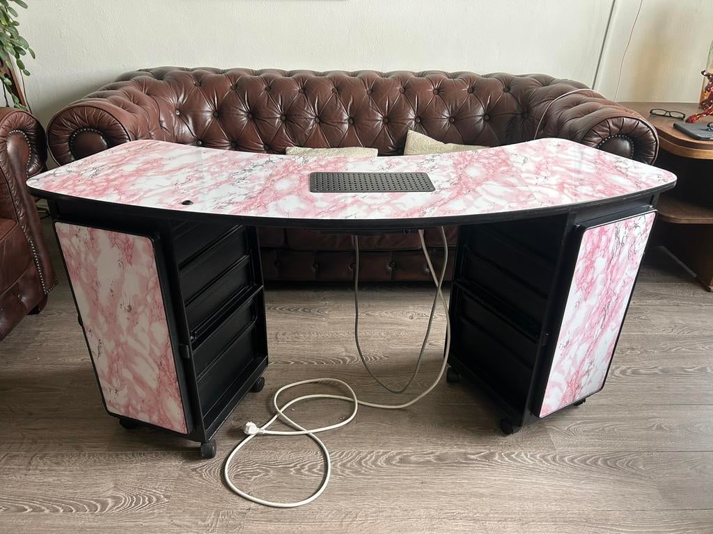 Roze nageltafel met afzuiginstallatie, Ophalen, Zo goed als nieuw, Toebehoren, Handen en Nagels