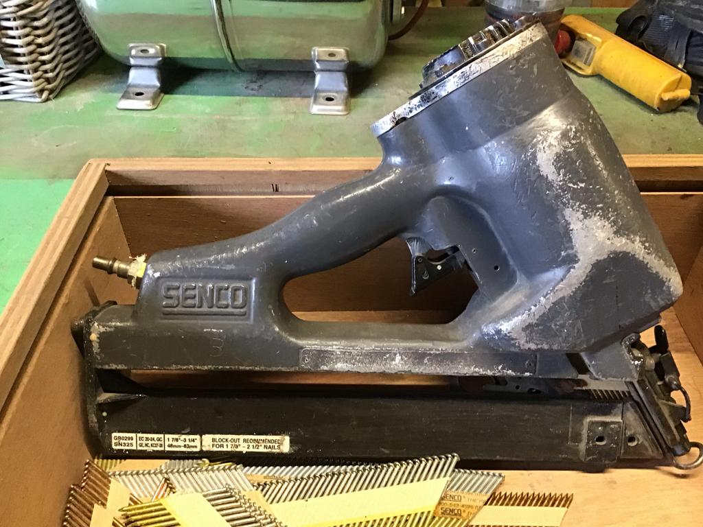 Senco SN325 Pneumatische Spijkerpistool met Spijkers, Doe-het-zelf en Verbouw, Ophalen