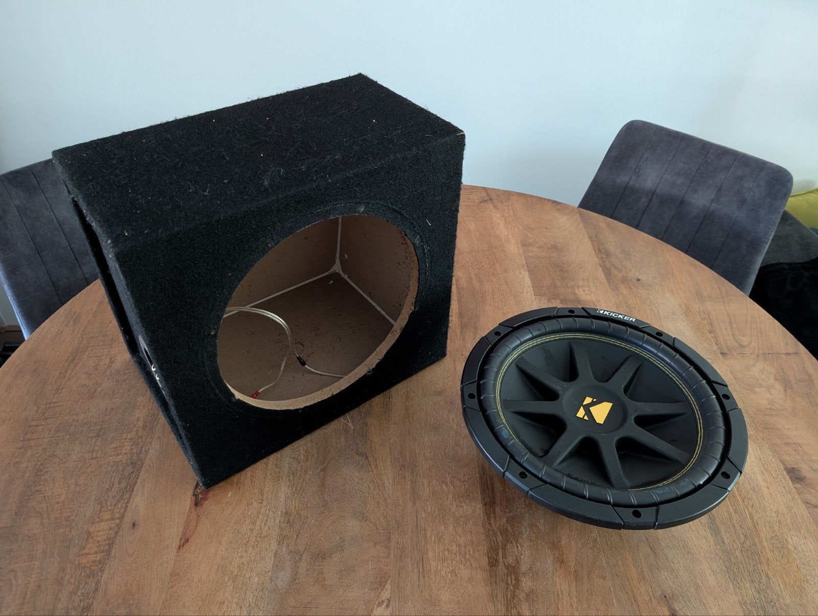 Kicker Comp 12 inch subwoofer met behuizing, Ophalen, Gebruikt