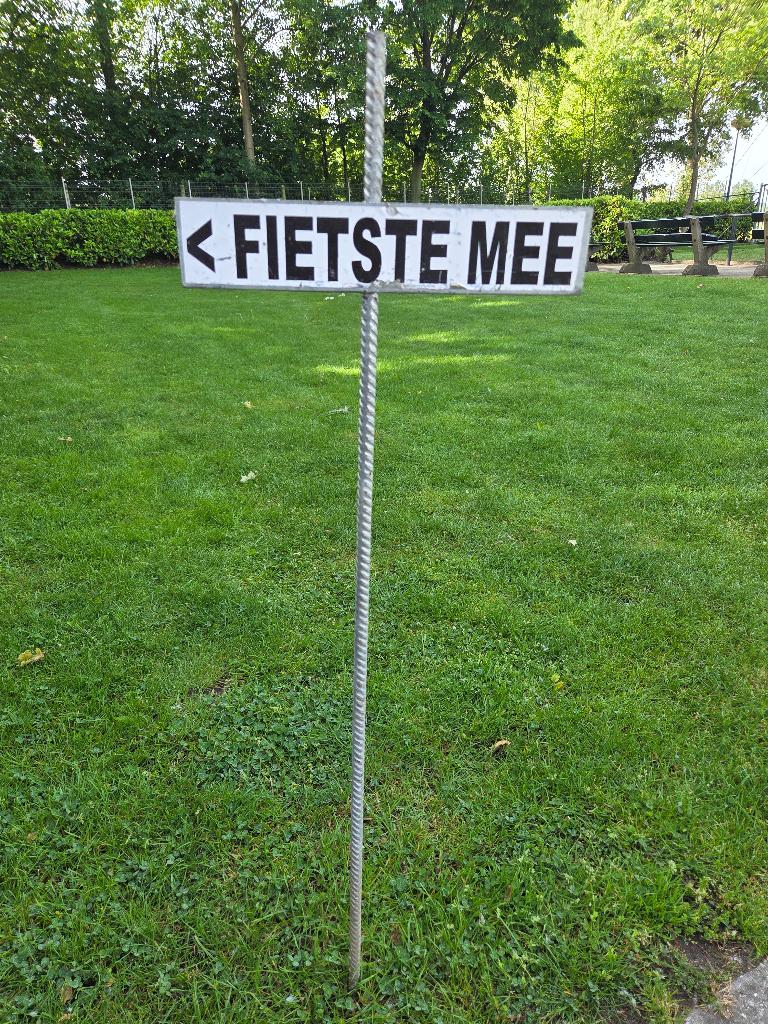 Wegwijzer paaltjes voor o.a. wandeltochten / fiets   +/- 70, Ophalen, Gebruikt