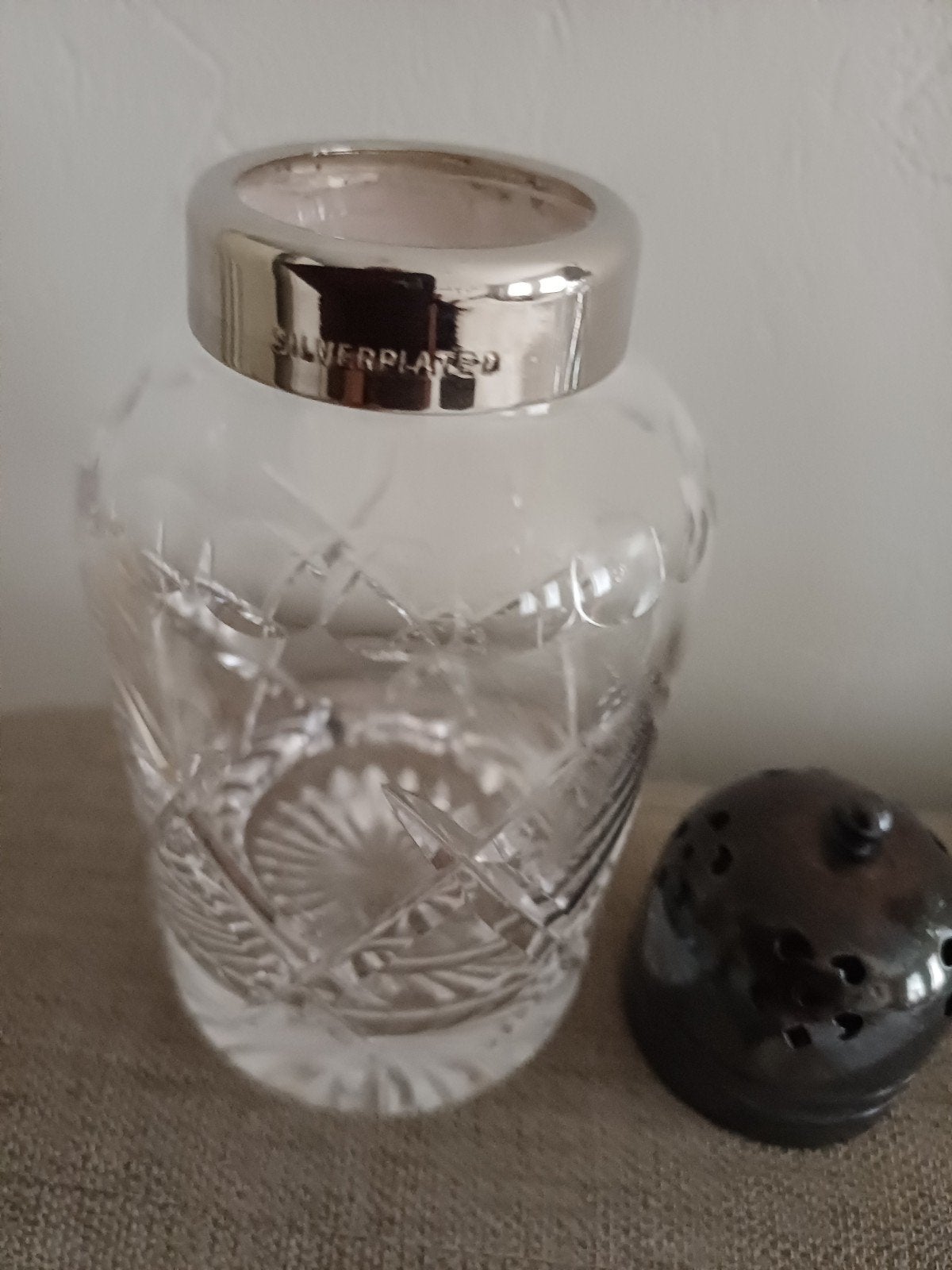 Geslepen  kristallen Vaatje met Silverplated Dop, Ophalen of Verzenden