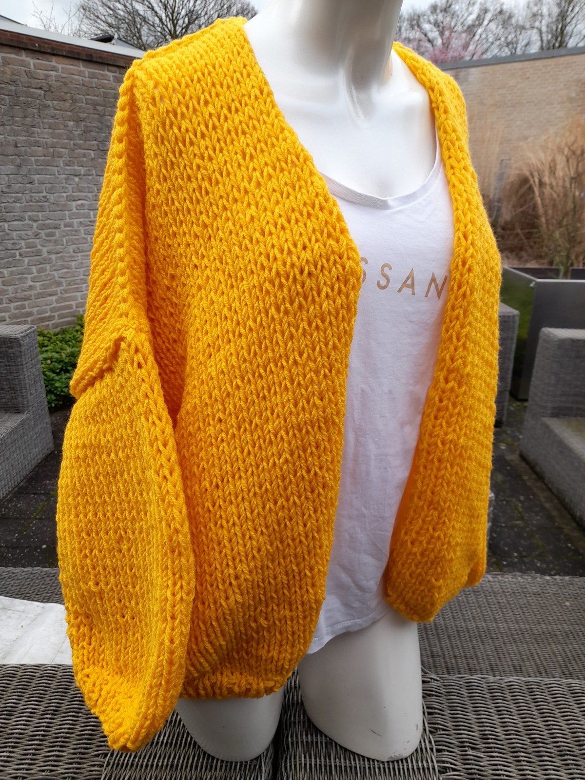 Nieuw handgebreid oversized vest model Kiro by Kim, Kiro by kim, Ophalen of Verzenden, Nieuw, Geel