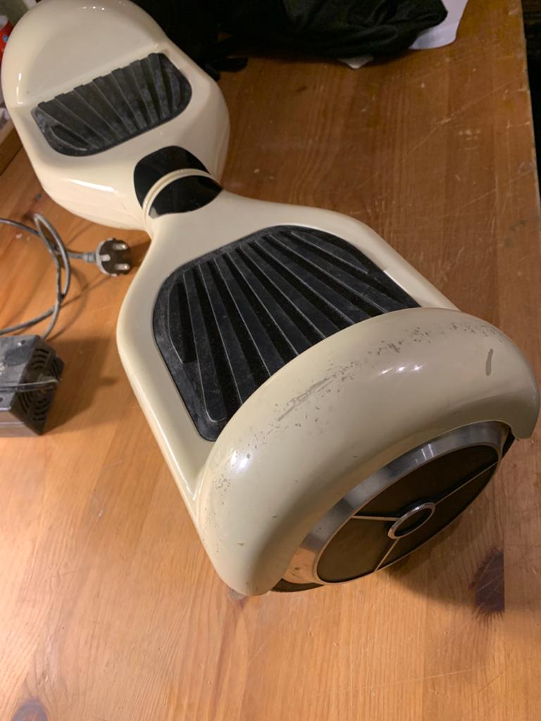 Hoverboard met tas en oplader, Ophalen of Verzenden, Zo goed als nieuw, Elektrische step (E-scooter)