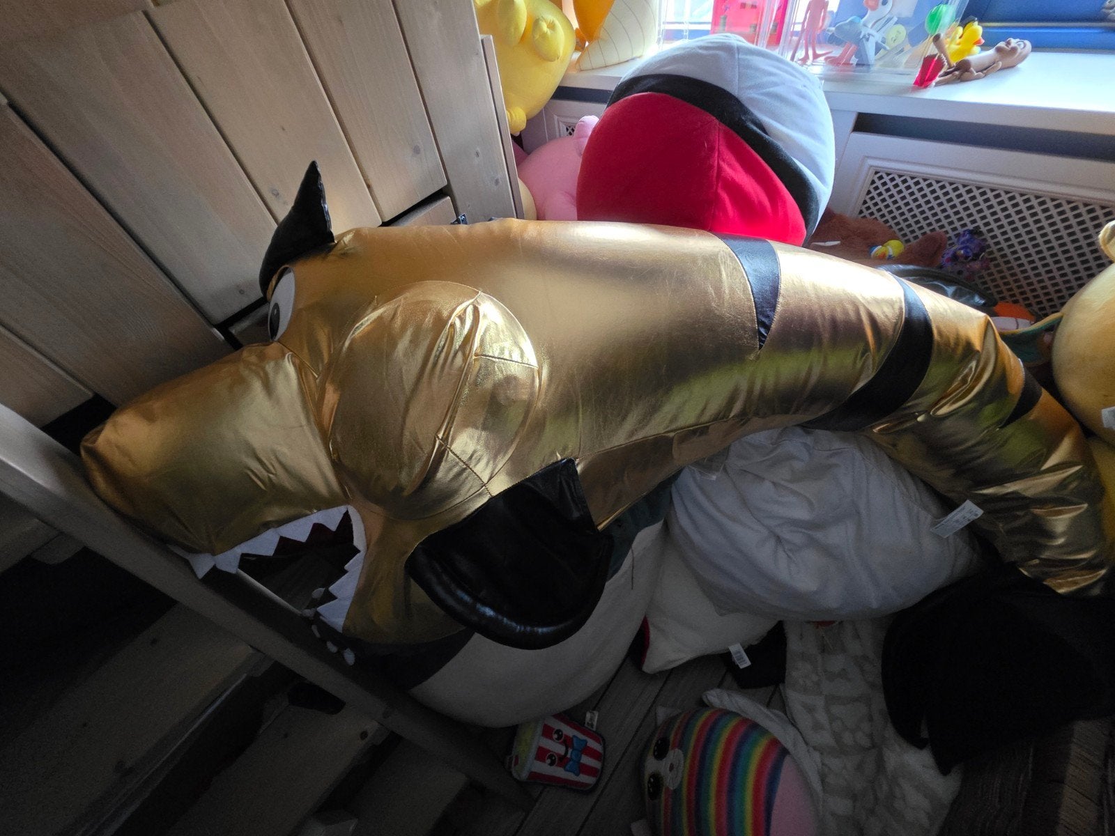 Gouden haai knuffel - Groot en uniek!, Ophalen of Verzenden, Zo goed als nieuw, Overige typen
