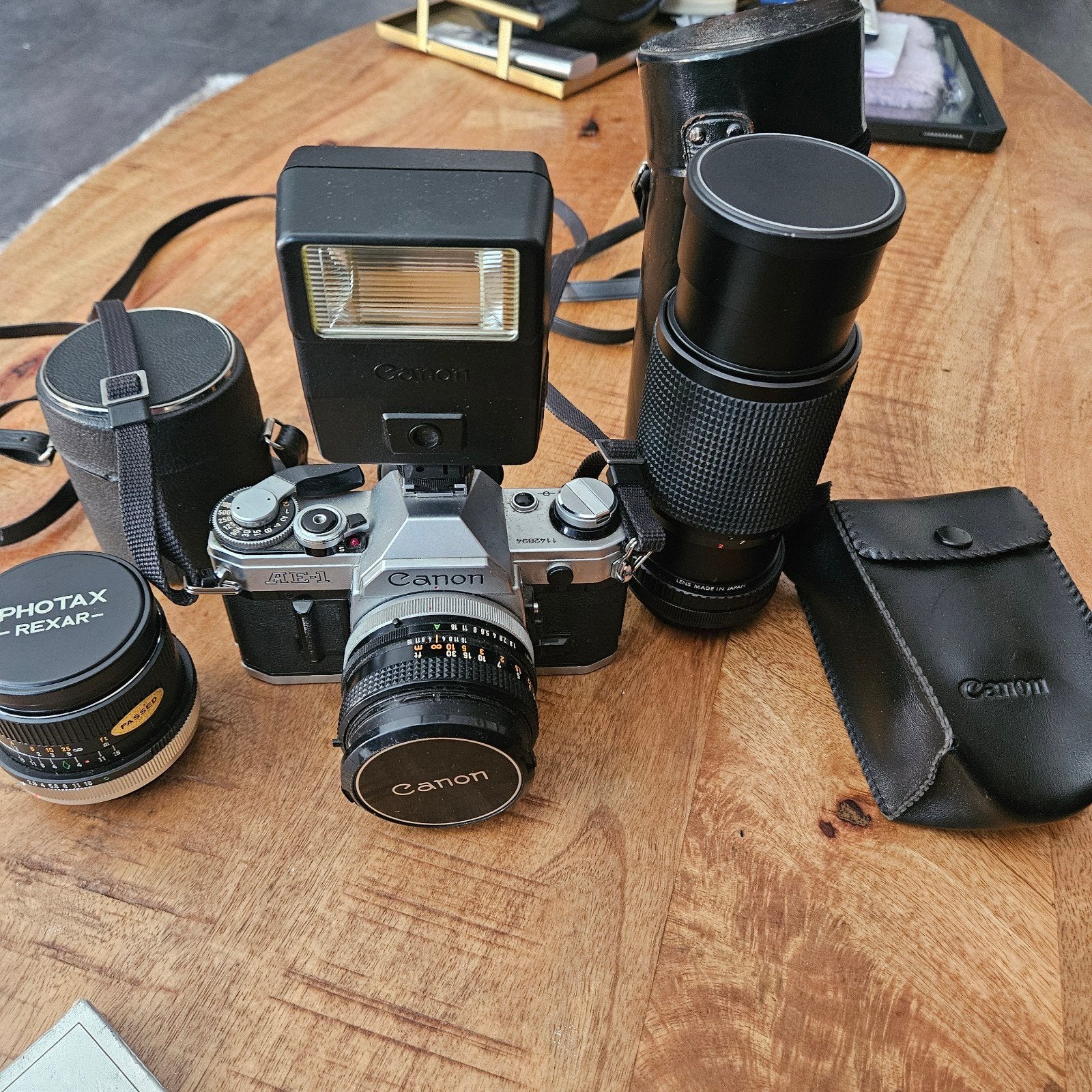 Canon AE-1 Program Spiegelreflexcamera met accessoires, Ophalen