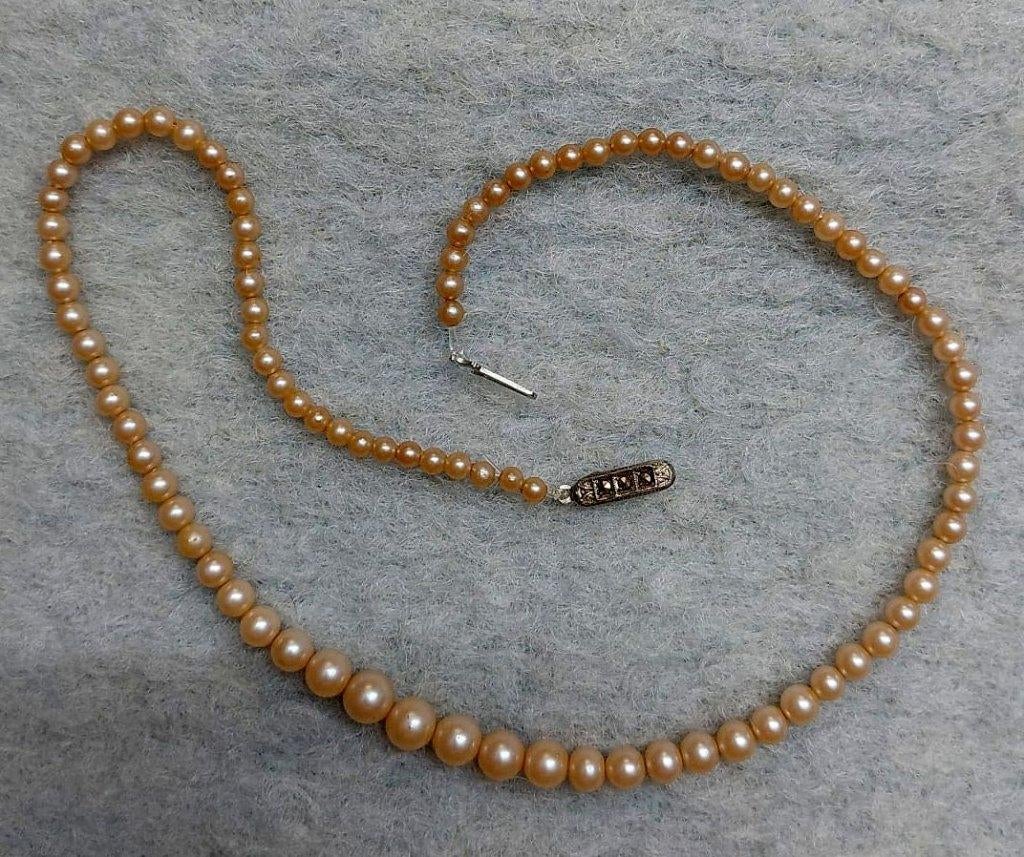 Parelketting geregen met zilveren sluiting, Ophalen of Verzenden, Gebruikt, Wit, Overige materialen