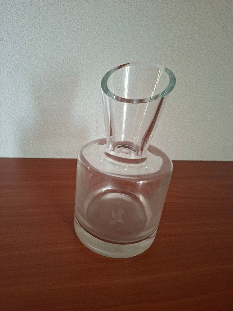 stevige glazen vaas met een unieke, speelse tuit, Ophalen of Verzenden, Zo goed als nieuw, Overige kleuren, Glas